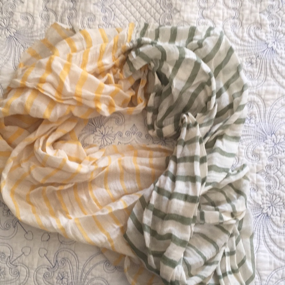 Beautiful lightweight 💯% cotton infinity scarf.